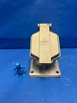 Cooper Crouse-Hinds CPS152R Delayed Action Circuit Breaking Receptacle