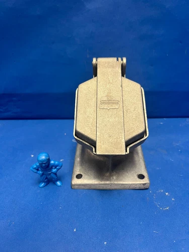 Cooper Crouse-Hinds CPS152R Delayed Action Circuit Breaking Receptacle