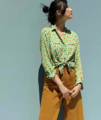 Anthropologie 11 of 52 Conversations Top Womens Button Up pear print Size 0
