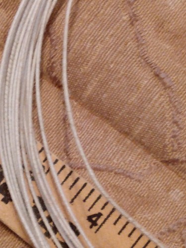 3 FEET COVERED METAL WIRE TO SEW IN CLOTHING OR COSTUMES DRAMATIC SHAPING - Picture 5 of 5