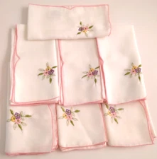 7 Linens 'N Things Floral Embroidered 17"x17" Napkins White Pink Framing