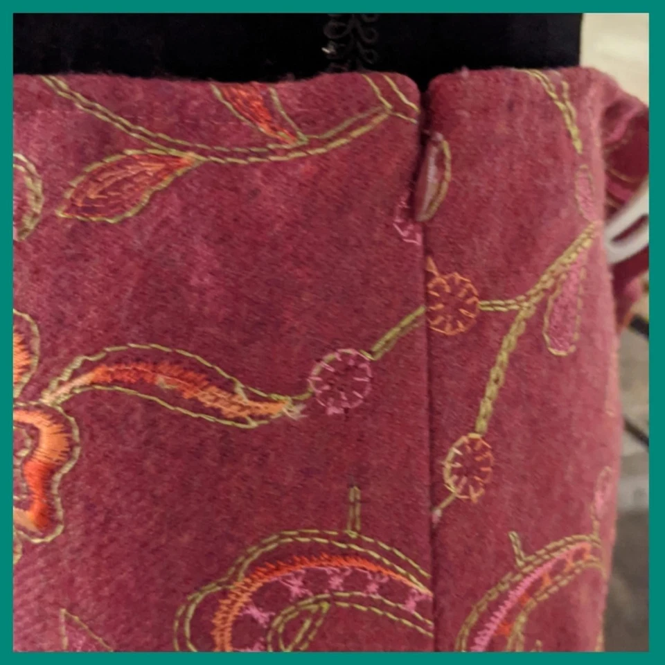 Falda línea A bordada y adornada de lana rosa Cynthia Steffe Foto 4 de 4