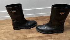 Stivali donna Hugo Boss Taglia 40 In Pelle Interno Pelliccia. Prezzo €550.