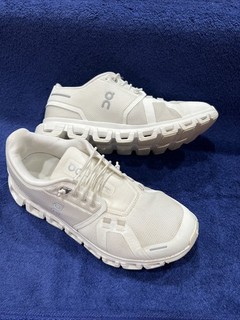 On Running Cloud 6 Womens All White Running Athletic Casual Sneakers Sz 7.5