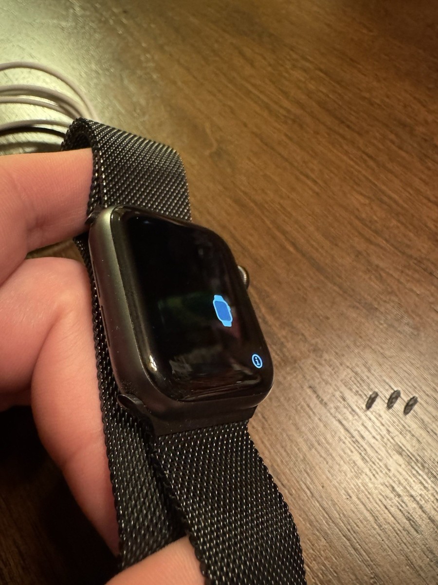 Apple Watch Series 5 - GPS 40mm aluminum Space Black - Excellent