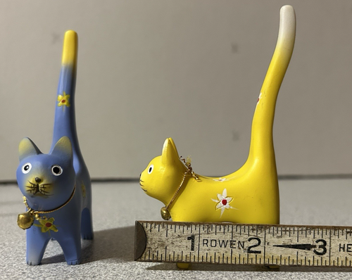 Paar Serviettenhalter Katze Kätzchen, blau und gelb mit Blumen Glockenhalsbänder - Bild 7 von 8