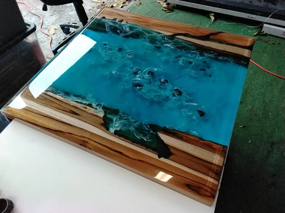 Mesa de río de resina de 24 pulgadas 23 pulgadas × 2 1/4 pulgadas de grosor mesa personalizada Foto 3 de 4