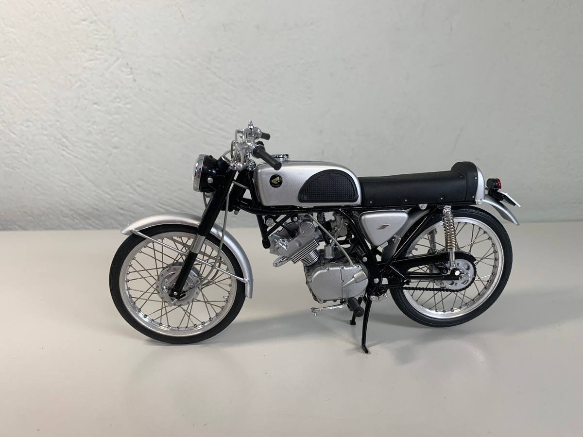 エブロ　EBBRO HONDA CR110 STREET 1962 Amazon | エブロ 1/10 ホンダ CR110 ストリート 1962 ブラック