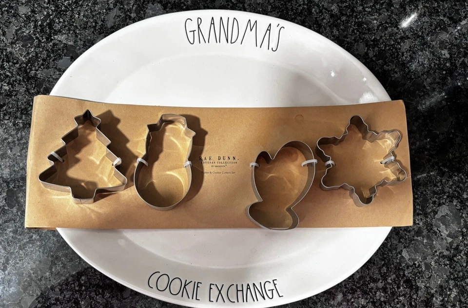 Juego de cortadores de platos y galletas Rae Dunn "GRANDMA'S COOKIE EXCHANGE" Foto 2 de 2