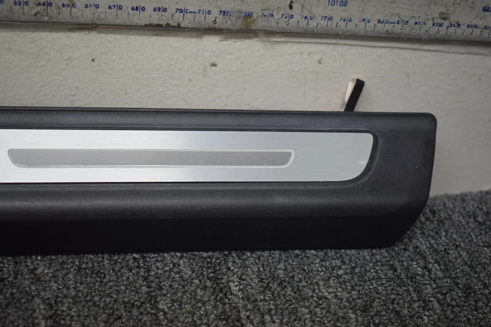 Audi Q7 2017-2019 placa de moldura de puerta OEM de fábrica Foto 3 de 4