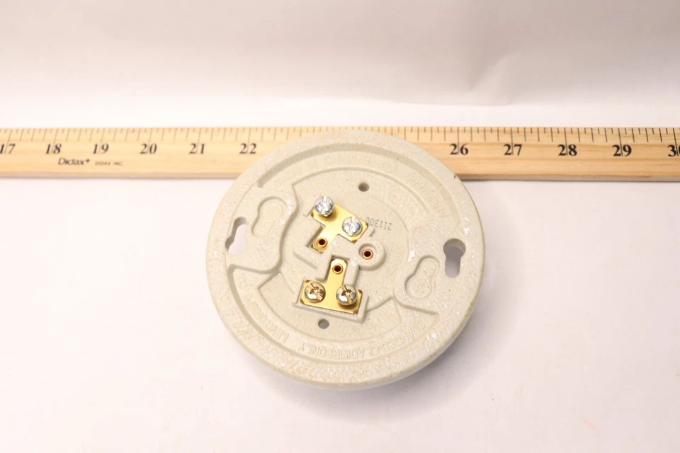 Leviton Keyless Lamp Holder Porcelain 660W-250V B01-49875-Missing Hardware - Image 4 of 4