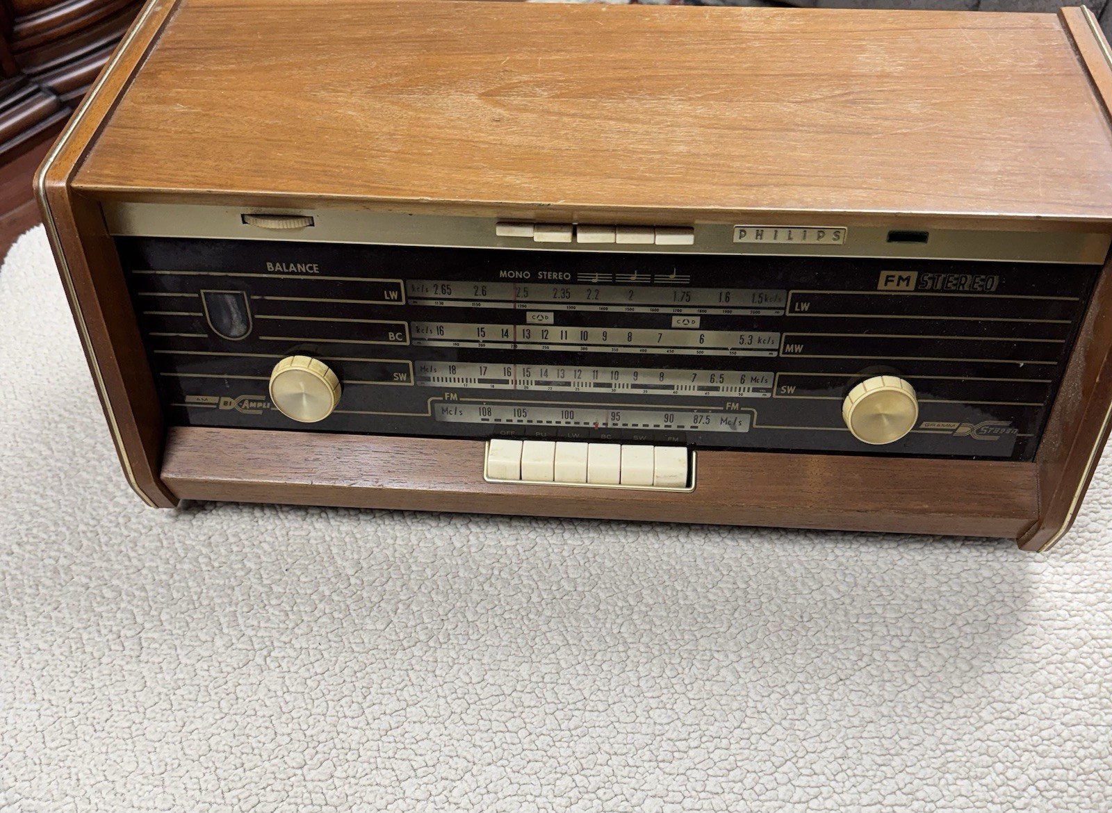 Vintage Table Top Stereo Philips B5X43A Made in Holland Lights Up 22" x 10"