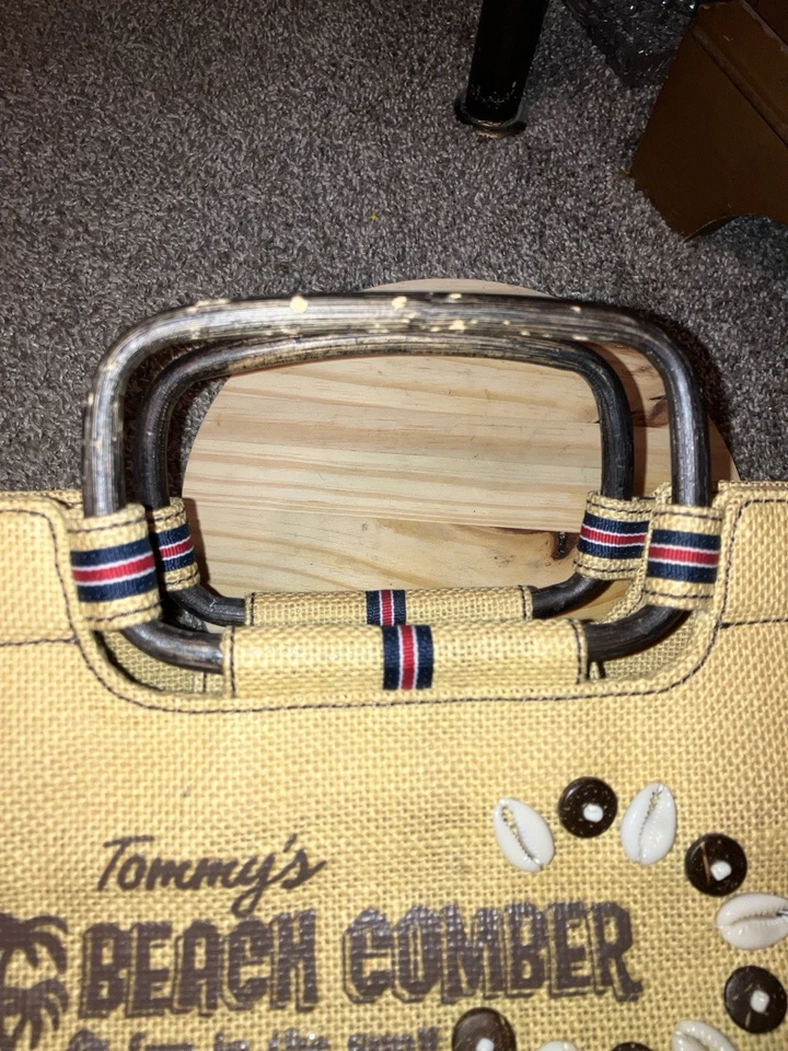 "Bolso de mano Tommy Hilfiger BEACHCOMBER con doble asa de madera detalle de carcasa 14"" X 9""" Foto 3 de 4