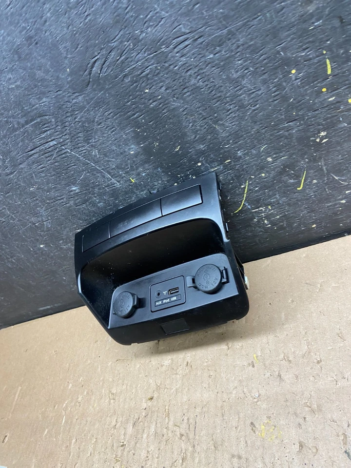 2011-2013 Kia Sorento Center Console Aux USB Power Outlet T6318 DG - image 3 of 4