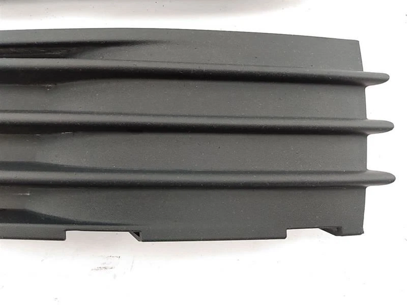 VOLVO V50 S40 Front Bumper Corner Trim Pieces 2004 2005 2006 2007 - Image 3 of 4
