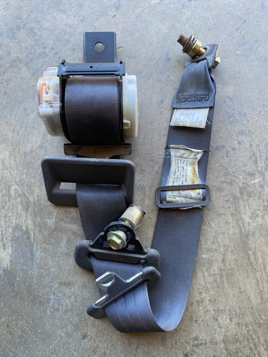 92 93 94 95 95 97 1996 ISUZU TROOPER LEFT REAR SEAT BELT RETRACTOR
