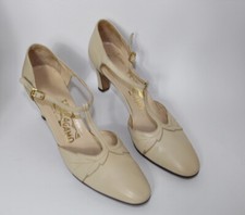 Vintage Salvatore Ferragamo T Strap Tear drop Shoes Size 7 Narrow