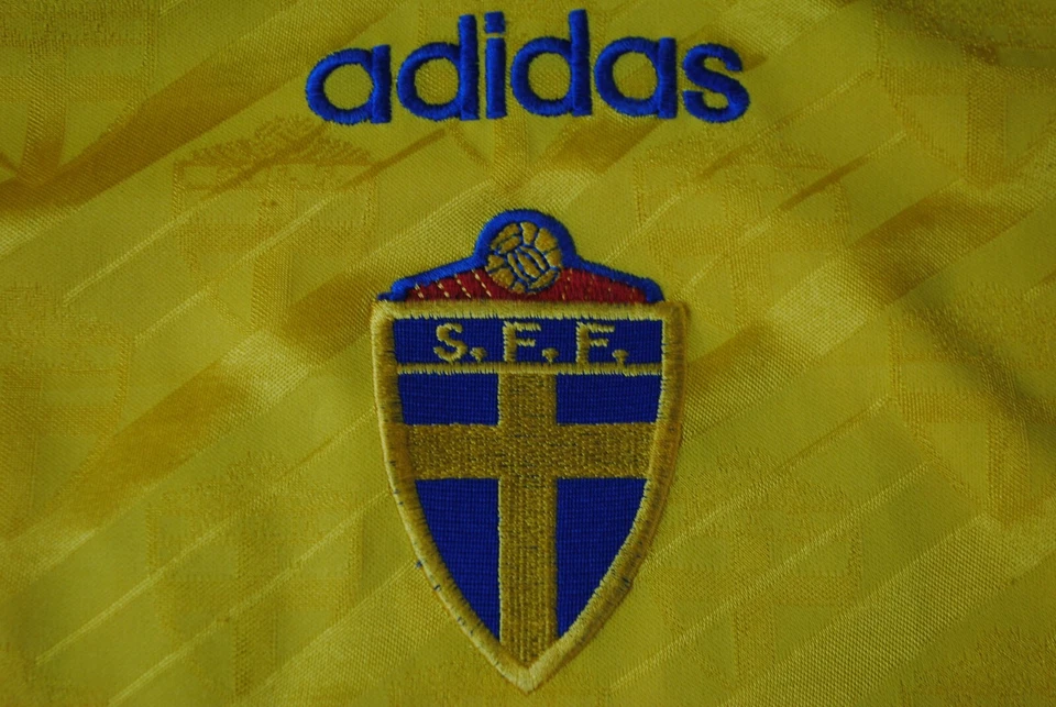 #9 CAMISETA DE FUTBOL LOCAL TOMAS BROLIN SUECIA 1994-1995-1996 TALLA MEDIANA DE COLECCIÓN Foto 2 de 4