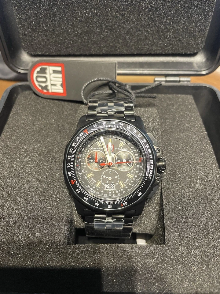 Reloj de cuarzo para hombre Luminox F-22 Raptor titanio negro XA.9272 Foto 2 de 4