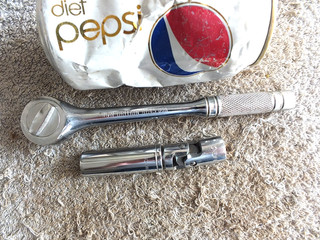 VINTAGE NEW BRITAIN 3/8" DRIVE RATCHET & UNIVERSAL JOINT & 14MM DEEP SOCKET USA