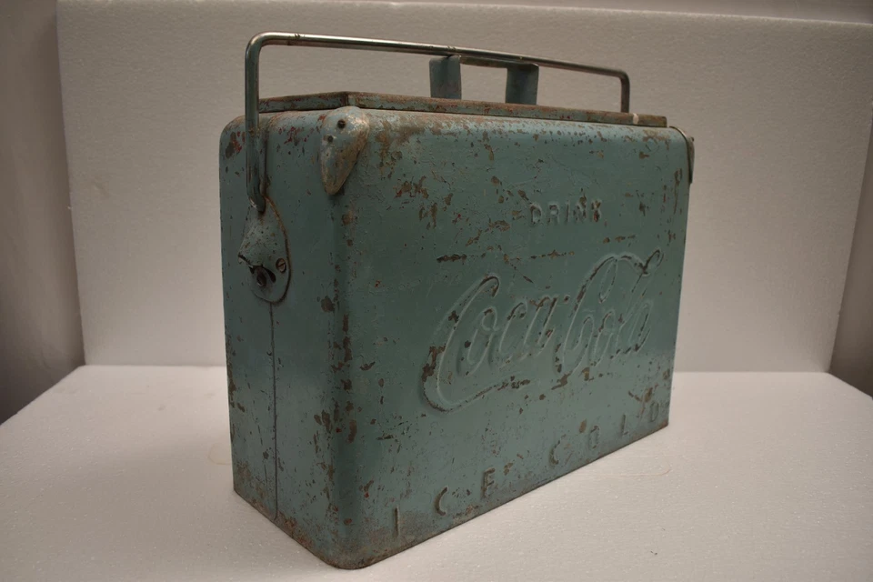 Antigua caja refrigeradora de Coca-Cola años 40 cofre de hielo de metal bebida en relieve logotipo de Coca-Cola Foto 3 de 4