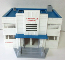 O S SCALE PLASTICVILLE 1902 HOSPITAL w/ FURNITURE SECOND FLOOR RARE