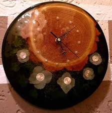 Hochwertige Wanduhr aus Akazienholz und Epoxidharz/Resin 2