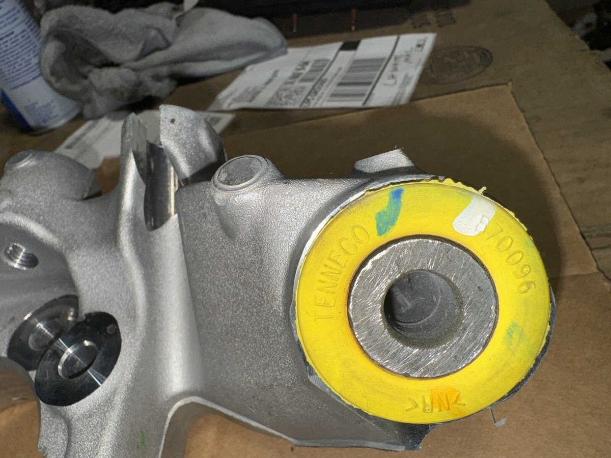 Chevrolet GM OEM 10-15 Camaro Rear Suspension-knuckle Chevrolet GM OEM 10-15 Camaro Rear Suspension-knuckle