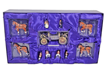 Corgi CC09901 Queen Elizabeth II Golden Jubilee State Landau Coach -Ltd edition 