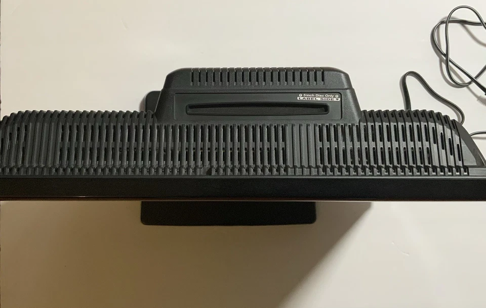 Magnavox 19MD350B/F7 LCD HD TV with Built-In DVD Player and HDMI Remote Control - Image 3 of 4