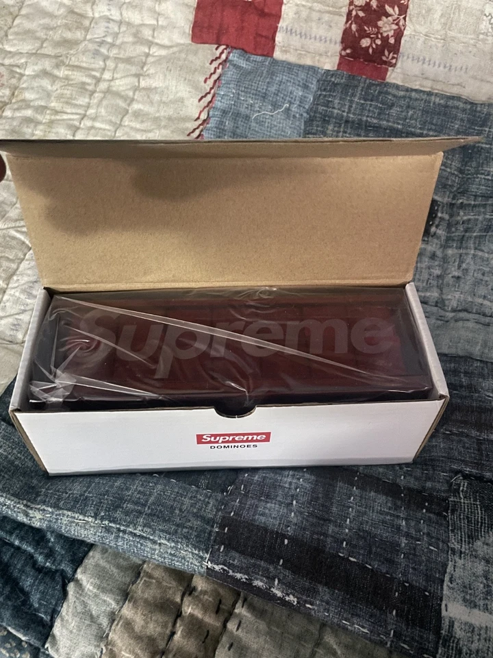 Autêntico conjunto de dominó Supreme alumínio vermelho FW22 NOVO NA CAIXA - Imagem 3 de 4
