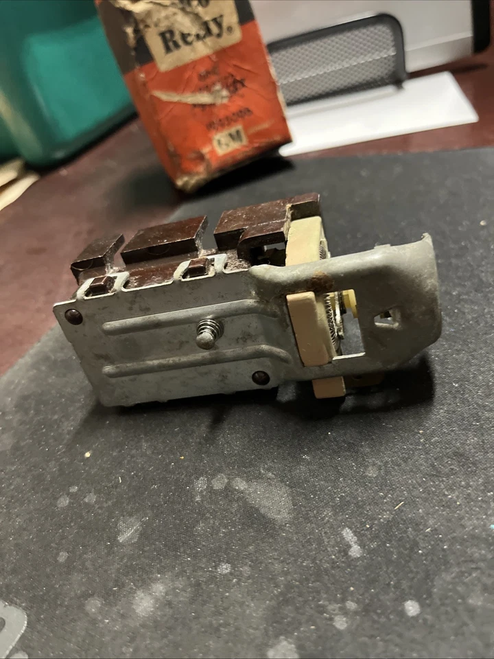 Interruptor de faros Chevrolet Corvette 1958-1963 Delco Remy 1995096 NOS Foto 3 de 3