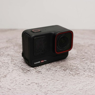 Insta360 Ace Pro AI-Powered Waterproof Action Camera BROKEN