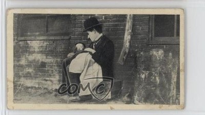1940 Max Cinema Cavalcade Tobacco Small Carrying the Baby Charlie Chaplin #7 3q4