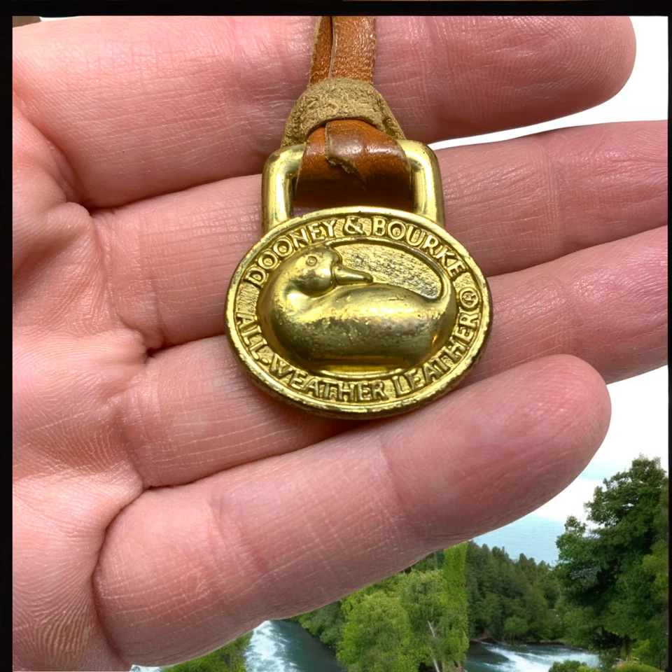 Vintage 1990's Dooney & Bourke All Weather Leather Taupe Equestrian Bag R54 - Image 3 of 4