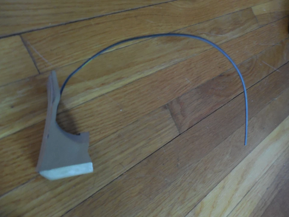 Convertible Eldorado 1974; clips y tornillos de montaje cromados. Foto 4 de 4