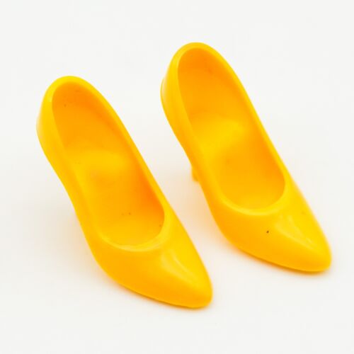 Vintage Barbie MOD Yellow Pointed Toe Pumps Shoes Heels Mattel Hong Kong 1970's - Picture 1 of 8
