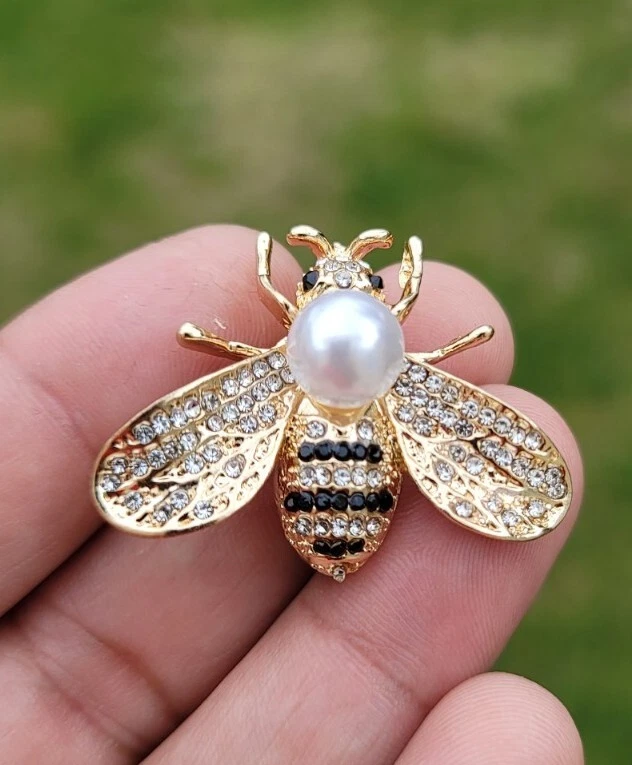 Honey Bee Brooch Vintage Look Queen Broach Gold Plated Celebrity Design Pin K45