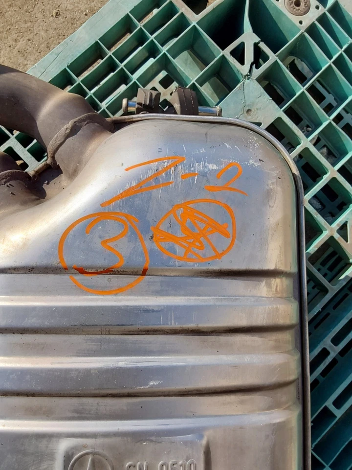 Mercedes Benz E320 1998 AWD silenciador OEM A2104910501 Foto 4 de 4