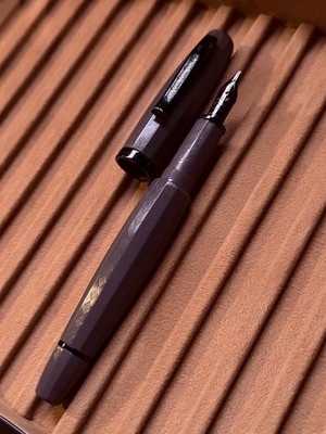 Scribo Feel Anni60 14kt Gold Flex Nib (Crisp Italic Broad)