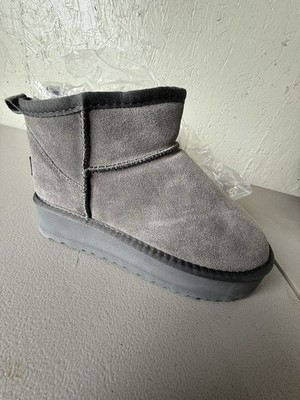 UGG Women's Classic Ultra Mini Boot Size US 9 Platform Grey