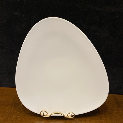 Alessi “Colombina” White Porcelain Dinner Plate & Black Melamine Placemat - Picture 6 of 7