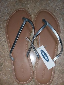 old navy silver flip flops