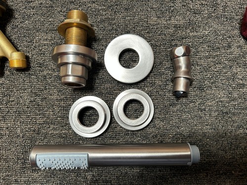 Rohl A1264XMSTN Avanti Baño 4 orificios montado en cubierta relleno de bañera en níquel satinado/WH - Imagen 5 de 10