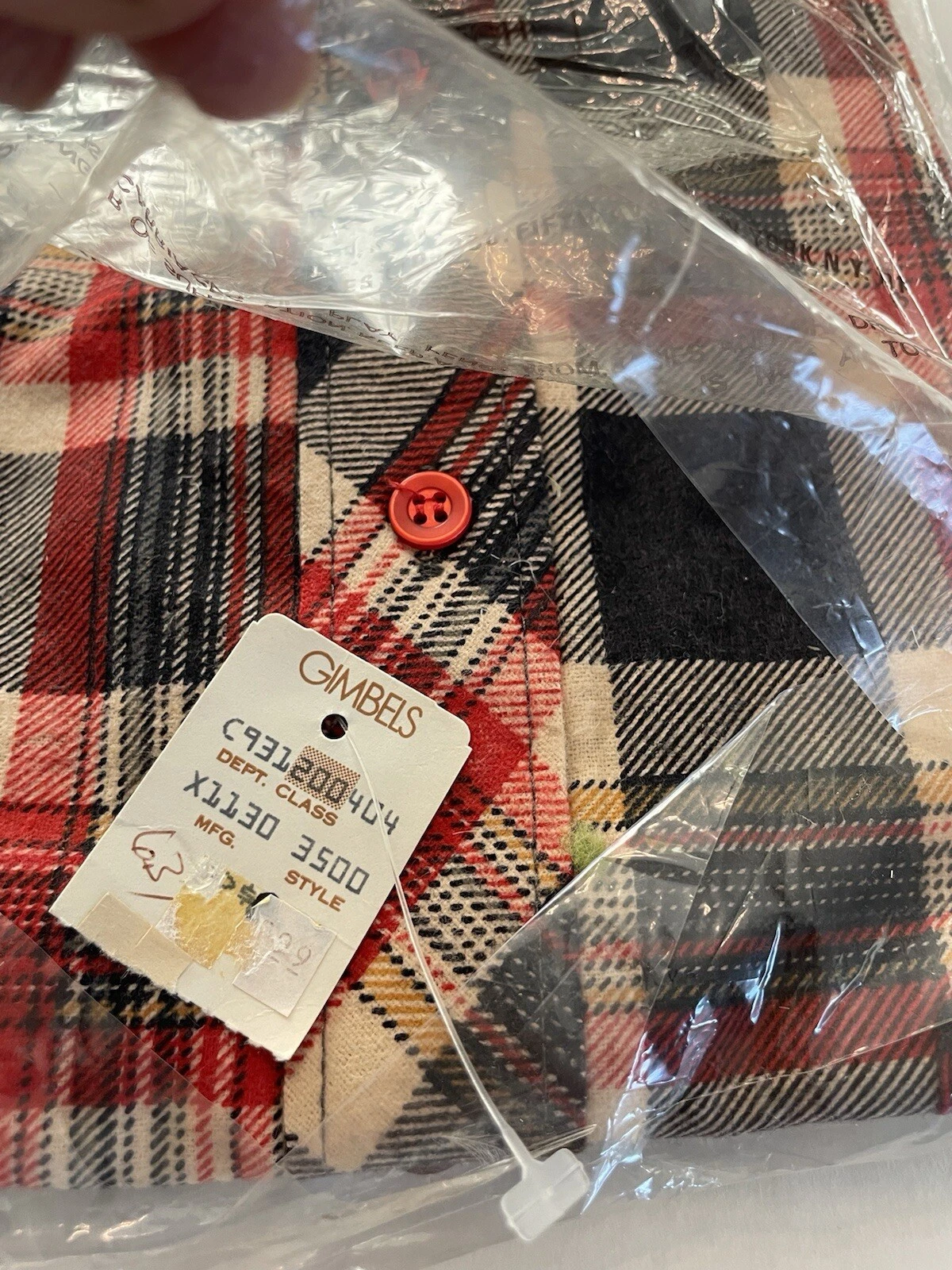 Vintage Gimbels Red Navy Flannel Plaid Cotton/Poly Blend Shirt Mens Medium *NEW*