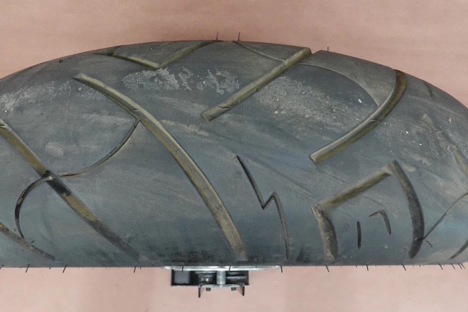 Шина обода переднего колеса 2002-2008 Kawasaki Vulcan 1600 Classic VN1600 150/80-16 - Изображение 2 из 4