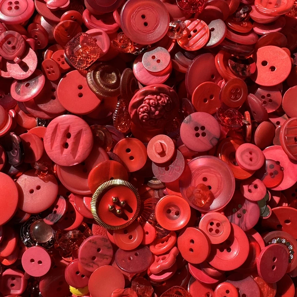 ¡Nuevo! Increíble Lote Mixto ROJOS Botones Premium Todos los Tamaños Para Adornos Foto 3 de 3