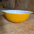 New ListingPYREX Sunflower 444 Cinderella Mixing Bowl 4 Quart used good condition