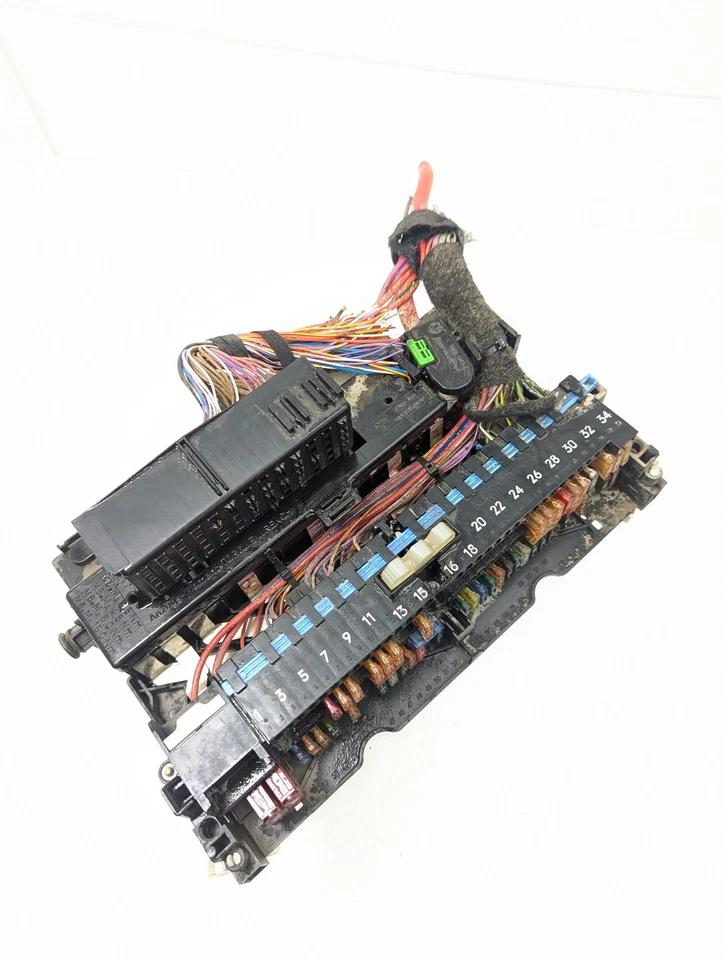 2001-2006 BMW 325Ci Cabin Fuse Relay Junction Box 69132101 OEM - Image 3 of 4