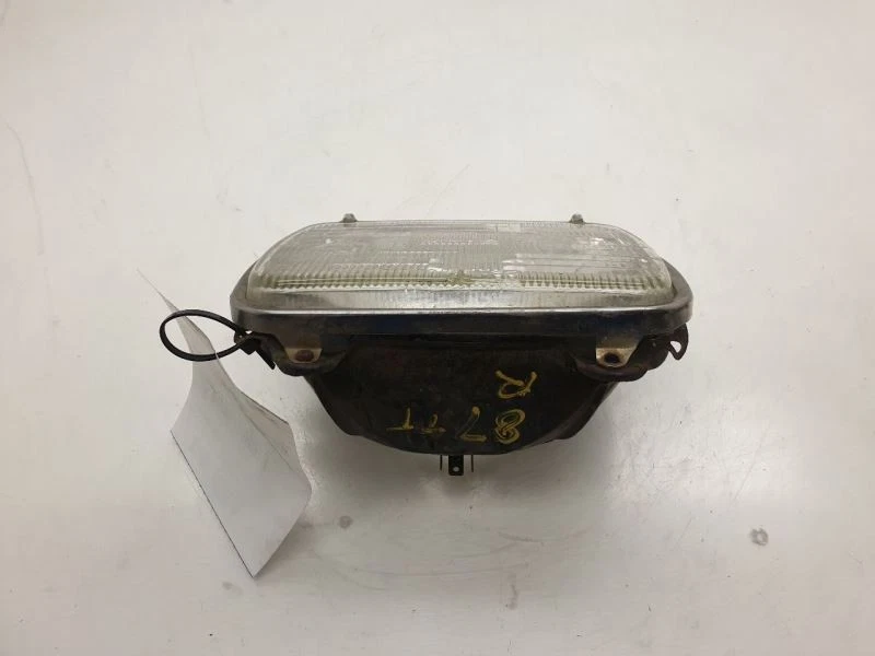 MONTAJE FARO DELANTERO IZQUIERDO TOYOTA 4RUNNER LADO PASAJERO 84-86 Foto 3 de 4